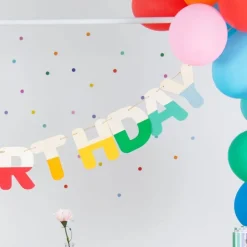 Bokstavsgirlang Happy Birthday i Trä