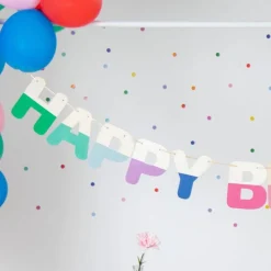 Bokstavsgirlang Happy Birthday i Trä